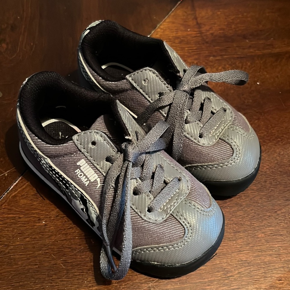 Puma Roma kinder-fit lace up toddler sneakers size 6